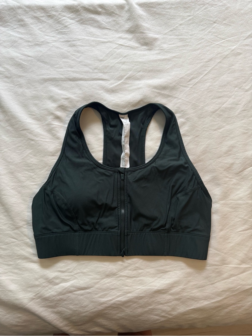Fabletics green front zip sports bra 

Size: L